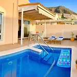 Vila Seaview - Pool, Air Con, Office Ready